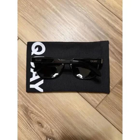 NWT! QUAY 54mm Square Sunglasses Black/ Smoke One Size - Picture 8 of 8